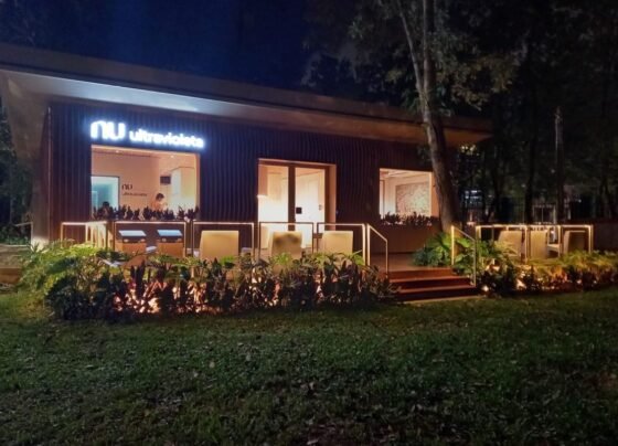 Imagem noturna mostra espaço exclusivo de banco no Parque Ibirapuera - Metrópoles
