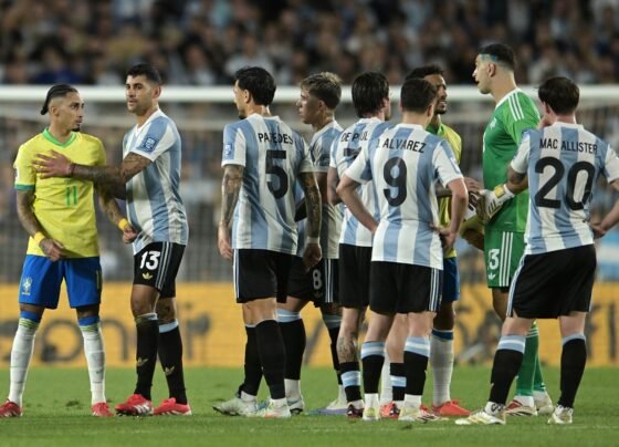 Foto colorida de Seleção Brasileira e Argentina - Metrópoles