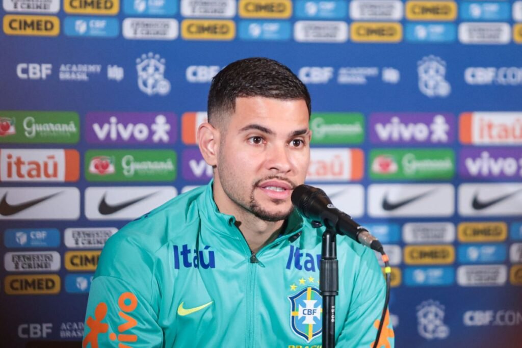 Bruno Guimarães, da Seleção Brasileira, durante coletiva de imprensa - Metrópoles