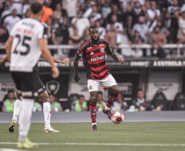 Imagem colorida do jogo entre Flamengo x Vasco - Metrópoles