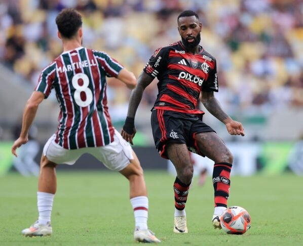 Foto colorida de Gerson e Martinelli, de Flamengo e Fluminense, respectivamente