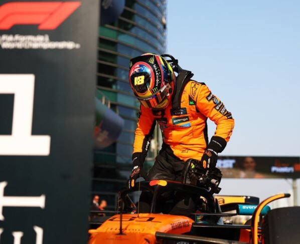 Imagem colorida de Oscar Piastri conquista 1ª pole position na Fórmula 1 - Metrópoles