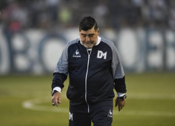 Maradona, em 2019, quando foi treinador do Gimnasia de La Plata - Metrópoles