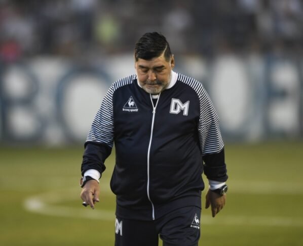 Maradona, em 2019, quando foi treinador do Gimnasia de La Plata - Metrópoles