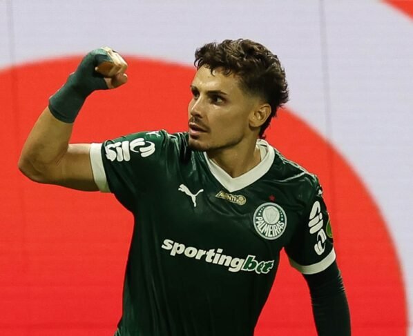 Foto colorida de Raphael Veiga, do Palmeiras - Metrópoles