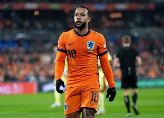 Foto colorida de Memphis Depay - Metrópoles