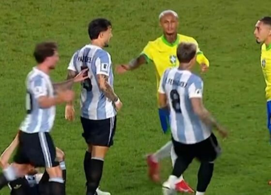 Imagem colorida da confusão entre Brasil e Argentina - Metrópoles