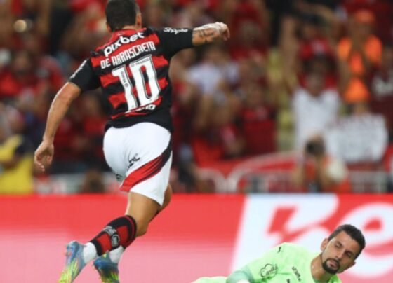 Imagem de Arrascaeta do Flamengo comemorando gol - Metrópoles