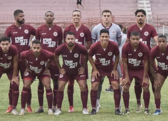 Foto colorida do elenco da Desportiva Ferroviária - Metrópoles