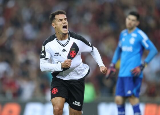 Foto colorida de Coutinho, do Vasco, contra o Flamengo - Metrópoles