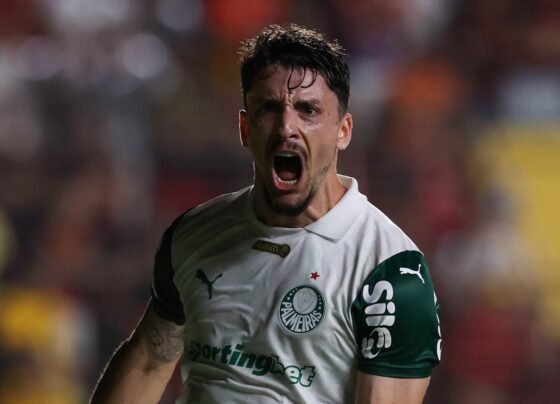 O jogador Joaquín Piquerez, da SE Palmeiras, comemora seu gol contra a equipe do Sport CR, durante partida válida pela segunda rodada, do Campeonato Brasileiro, Série A, no Estádio Ilha do Retiro - Metrópoles