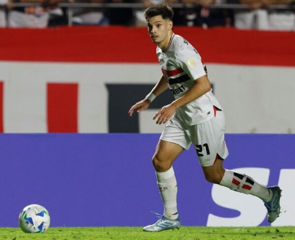 Bobadilla em treino no São Paulo