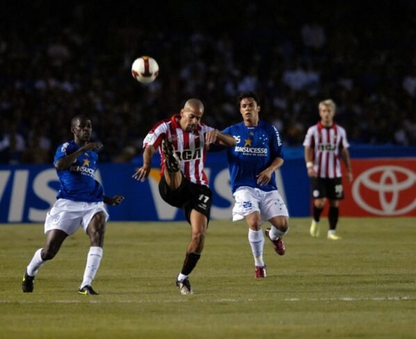 Imagem colorida do confronto entre Cruzeiro x Estudiantes, pela Libertadores de 2011