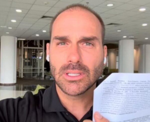 líder Eduardo Bolsonaro PF intimação