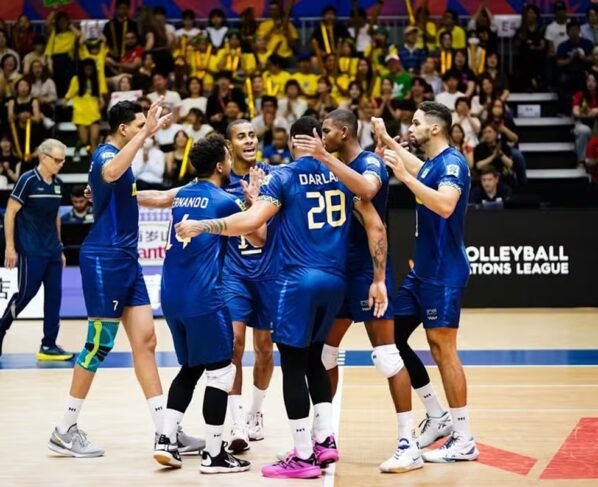 Foto colorida ade seleção brasileira de volei - Metrópoles