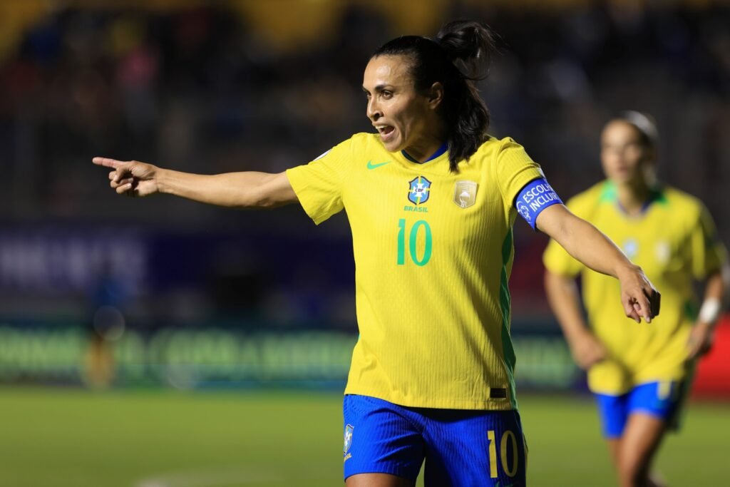Foto colorida de Marta, camisa 10 da Seleção Brasileira feminina - Metrópoles