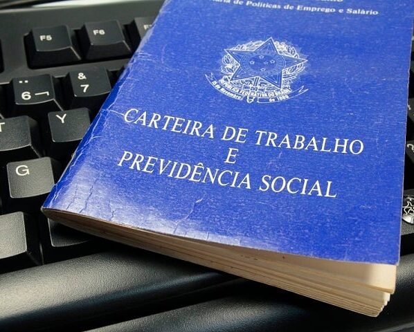 ibge, desemprego, carteira de trabalho