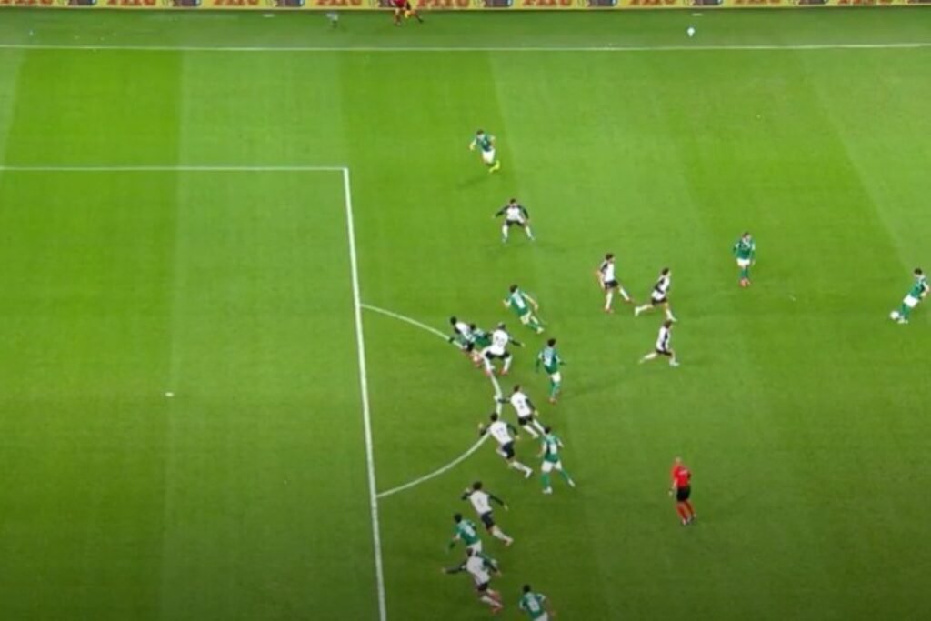 Foto colorida do momento em que o gol do Palmeiras foi anulado contra o Corinthians - Metrópoles