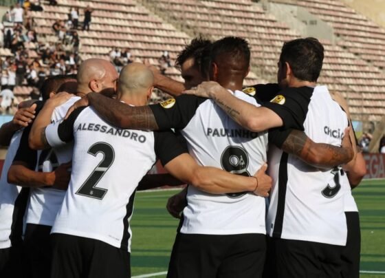 Foto colorida do jogo de lendas entre Corinthians e Boca - Metrópoles