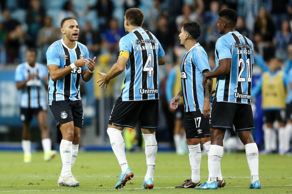 Foto colorida do elenco do Grêmio - Metrópoles