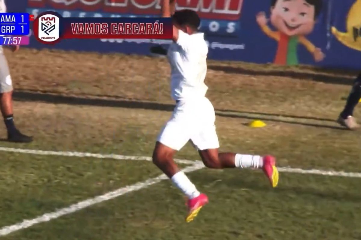 Imagem colorida do jogador Kesley
