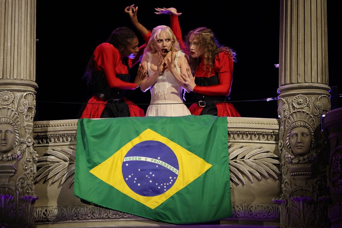 Lady Gaga se apresenta na Praia de Copacabana em 3 de maio de 2025, no Rio de Janeiro, Brasil.