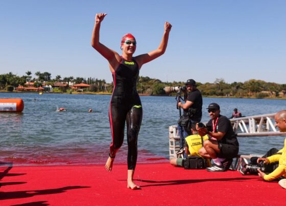 Foto colorida da natação em águas abertas do Metrópoles Endurance - Metrópoles