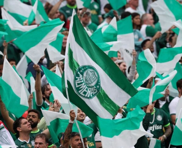 Foto colorida da torcida do Palmeiras na Copa do Mundo de Clubes - Metrópoles