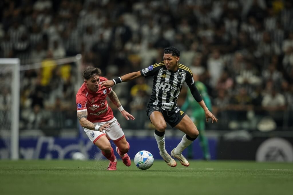 Imagem colorida da partida entre Atlético x Cienciano