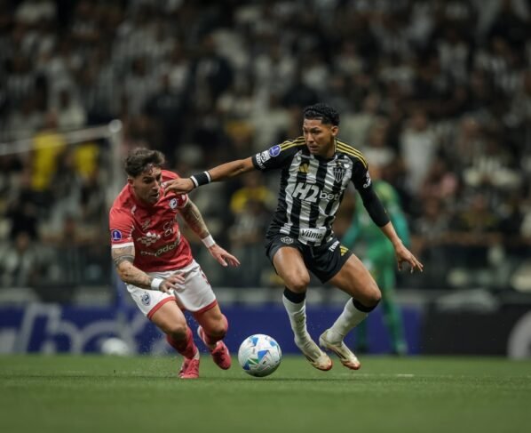 Imagem colorida da partida entre Atlético x Cienciano