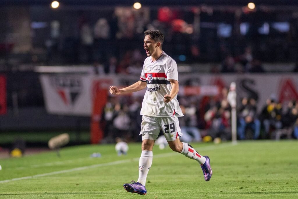 Imagem colorida do confronto entre São Paulo x Athletico