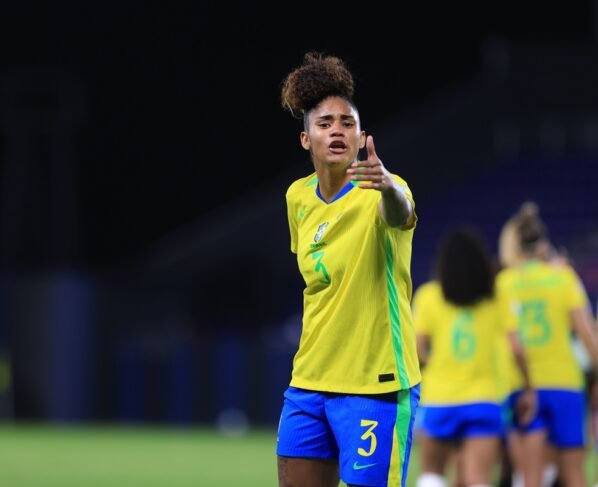 Foto colorida do jogo entre Colômbia e Brasil pela Copa América Feminina - Metrópoles
