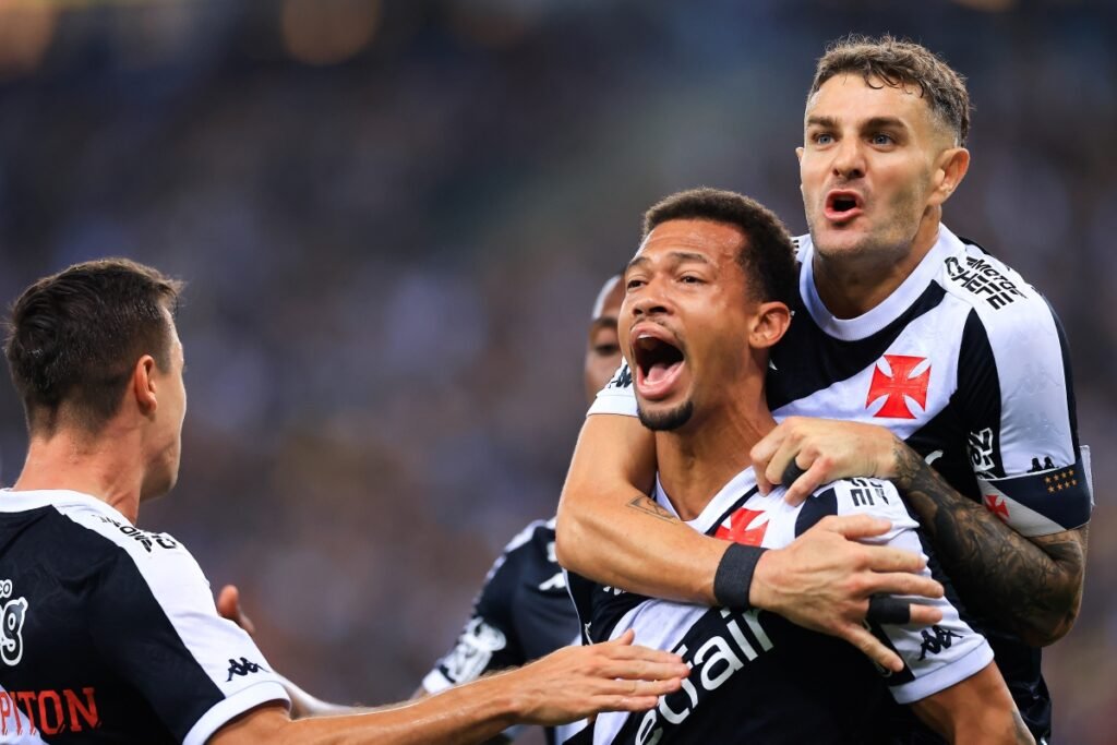 Imagem colorida do jogo entre Fluminense x Vasco
