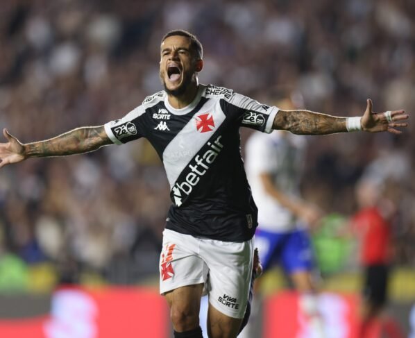 Foto colorida de Philippe Coutinho, meia do Vasco - Metrópoles