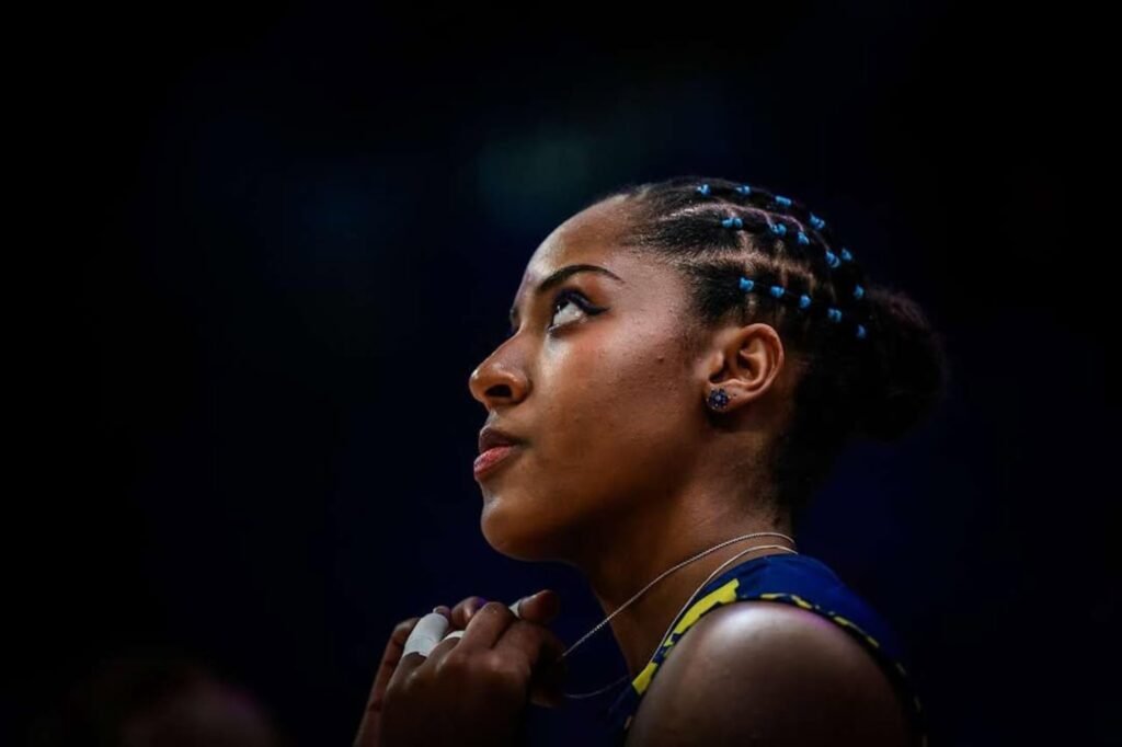 Foto colorida de Ana Cristina, ponteira da seleção feminina de vôlei - Metrópoles