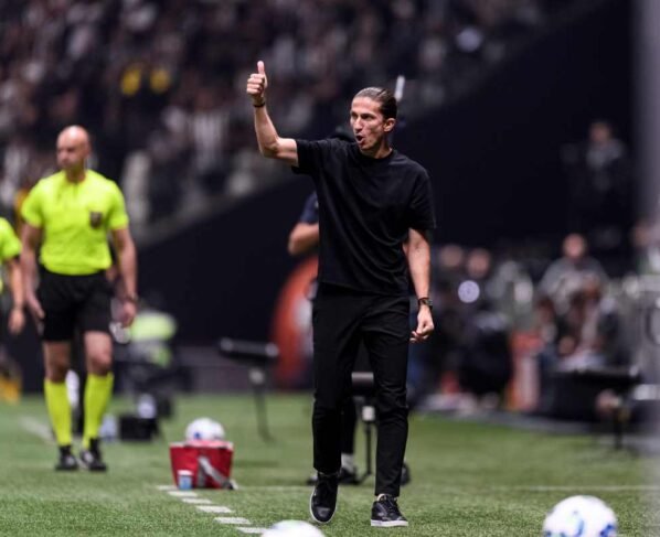 Imagem colorida de Filipe Luís