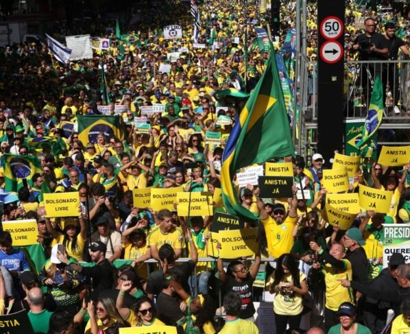 São Paulo (SP), 03/08/2025 Vídeo geral do ato "Reaja Brasil", organizado pelo Pastor Silas Malafaia, na Avenida Paulista em São Paulo, neste Domingo, 03 de Agosto de 2025. Sem a presença de Jair Bolsonaro (PL), por determinação de medidas cautelares do STF