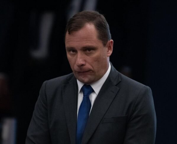 Foto colorida de Mauro Cid no STF - Metrópoles