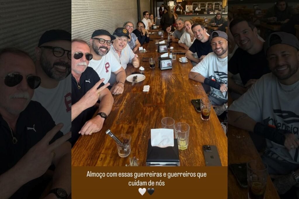 Imagem colorida de Neymar com funcionários do Santos