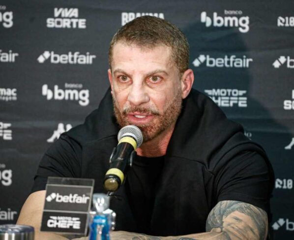 Imagem colorida de Pedrinho, presidente do Vasco