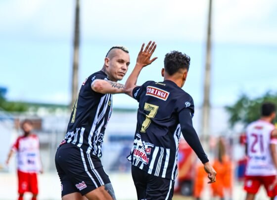 Marcelo Toscano e Keliton comemoram gol do Asa contra a Juazeirense no Brasileirão Série D Will Bank