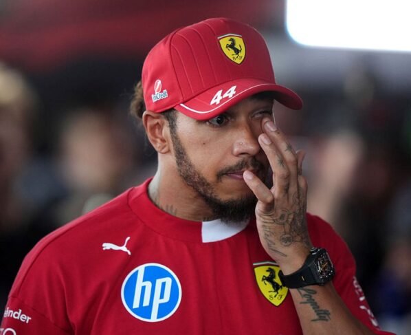 Foto colorida de Lewis Hamilton no GP da Hungria - Metrópoles