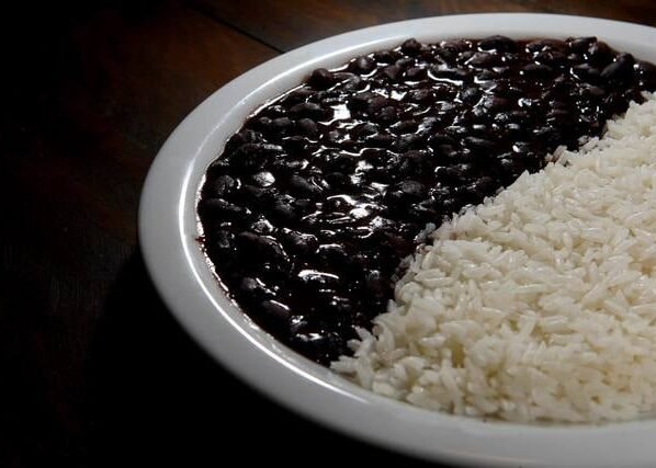 SAO PAULO 21/09/2009 - ECONOMIA OE - Feijao - Arroz - Materia sobre a queda do preco do arroz e do feijao. As imagens foram feitas no restaurante Bolinha. FOTO JONNE RORIZ/AE