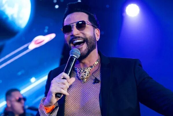 Após treta com Zezé, SBT fecha especial de fim de ano com outro cantor - destaque galeria