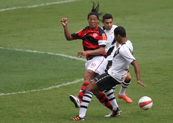 “Difícil escolher”, diz Ronaldinho sobre final entre Flamengo x PSG - destaque galeria