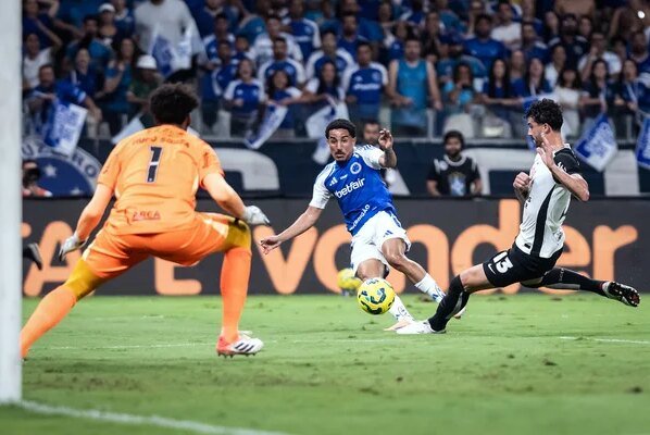 Final da Copa do Brasil: Hugo Souza chega invicto contra o Vasco - destaque galeria