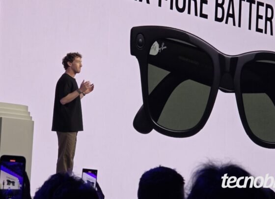 Foto de Mark Zuckerberg durante apresentação de um novo óculos inteligente Ray-Ban Meta