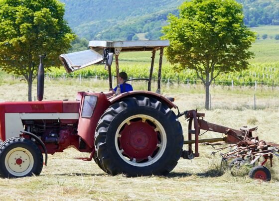 Trator implemento agrícola