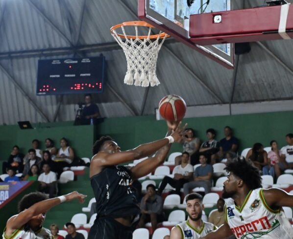 Basket Osasco x Brasília Basquete se enfrentaram pela Novo Basquete Brasil (NBB)