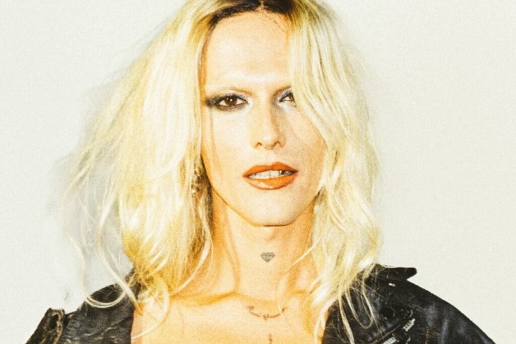 Imagem colorida da Cantora Catto - Metrópoles